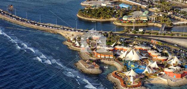 جزيرة الشراع: لماذا تعتبر الوجهة السياحية الأولى في جدة؟