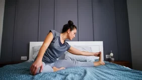 تمارين اليوغا والنوم: كيف تعزز اليوغا نومًا عميقًا وتخفف من الأرق؟