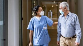 كيفية تطبيق التواصل العلاجي لمرضى الشيخوخة