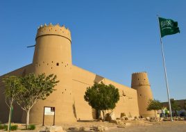 جولة في قصر المصمك: استكشاف تاريخ السعودية الموحدة