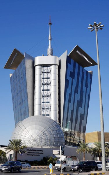 التراخيص والتنظيمات: هيئة الاتصالات والفضاء والتقنية
