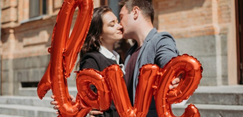 تأثير كلمات الحب والغرام: مفاهيم أساسية لكل زوجة