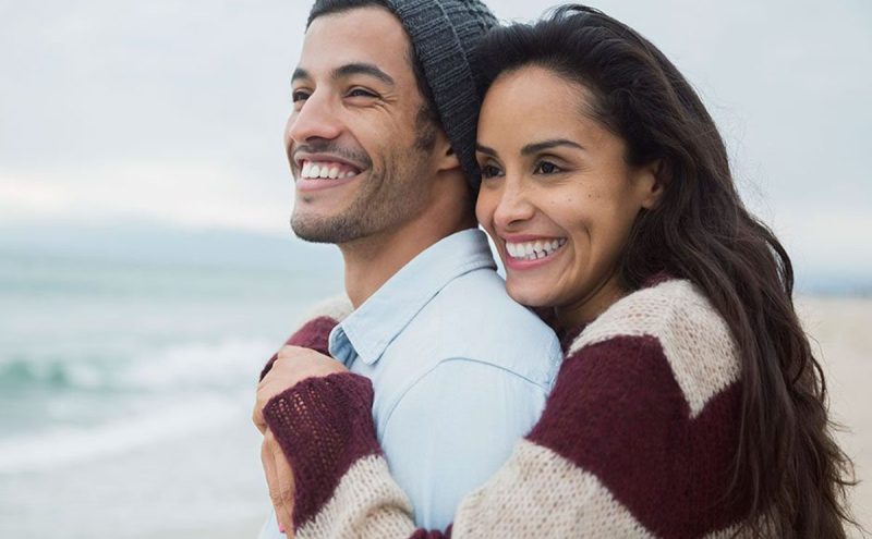 كيف تحافظ على السعادة الزوجية بعد الأربعين؟