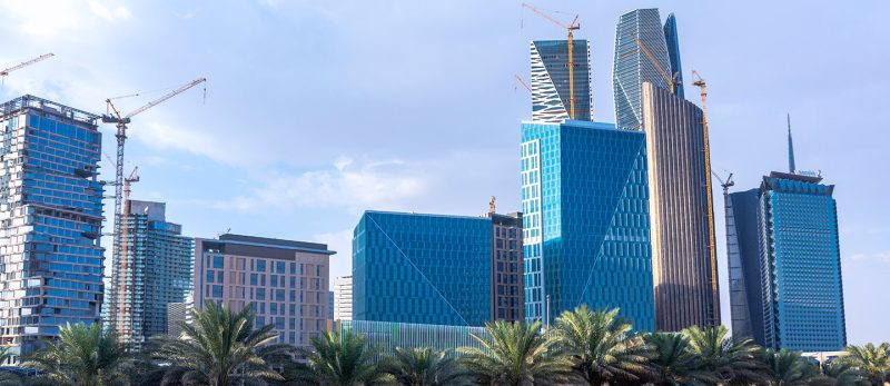 التصميم المعماري في أبراج الرياض: إبداع يتحدى السماء