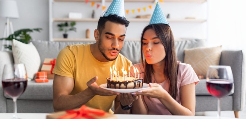 رسائل عيد ميلاد رومانسية: مفاتيح لكتابة رسالة حب لا تُنسى