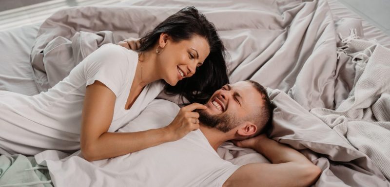 فن التواصل الزوجي: كيف تعبرين عن رغباتك بجرأة؟