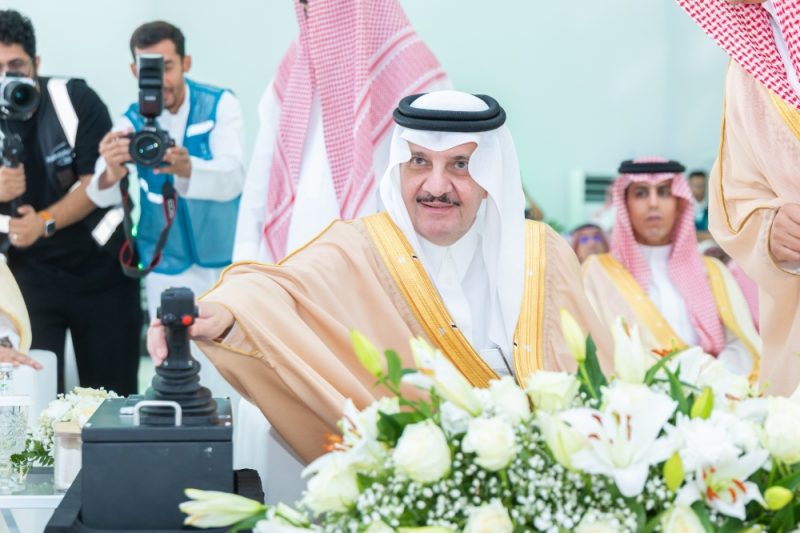 الأمير سعود يضع حجر الأساس لتوسعة ميناء الملك عبدالعزيز