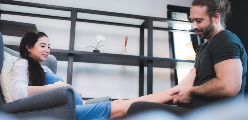 انجذاب الأقدام: دليل الزوجة لفهم رغبات الزوج