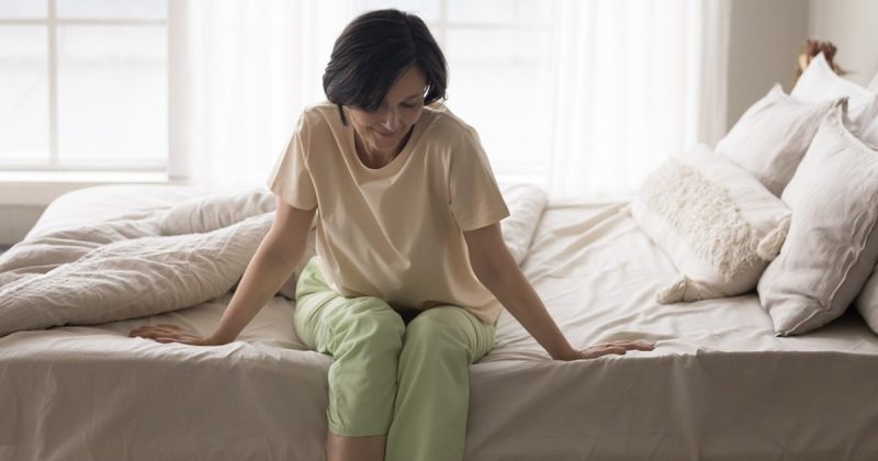 مشاكل الجماع بعد انقطاع الطمث: الدعم النفسي والجسدي