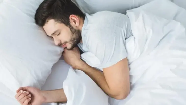 تحسين النوم: أهمية النوم المبكر وتأثيره على الإنتاجية