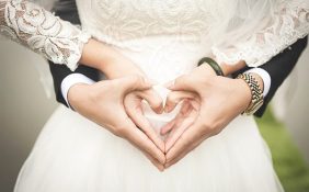 التواصل مفتاح نجاح العلاقة الزوجية الأولى