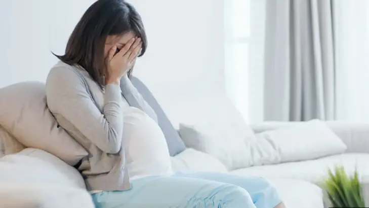 الهرمونات والحمل: كل ما تحتاجين معرفته عن صحتك النفسية