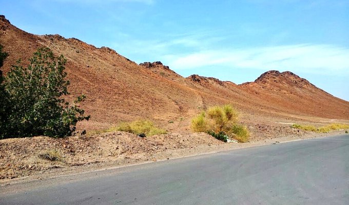 اكتشف جبل المكيمن: تاريخ وطبيعة في المدينة المنورة