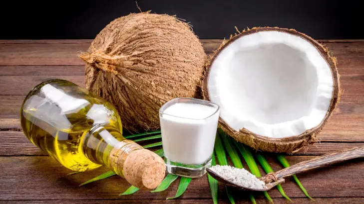 زيت جوز الهند: سر الجمال الطبيعي والصحة المتوازنة