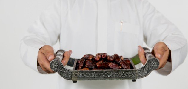 الدليل الكامل لـ تفسير الأحلام: رؤية التمر وأهميتها