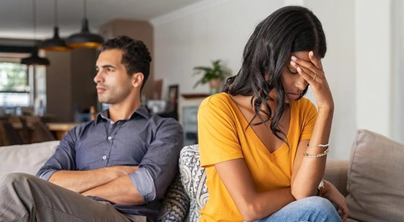 تحليل نفسي: علامات تكشف عدم السعادة في العلاقة الزوجية