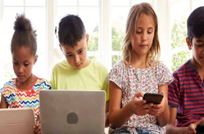 الشاشات والأطفال: كيف نوازن بين التكنولوجيا والنمو السليم؟