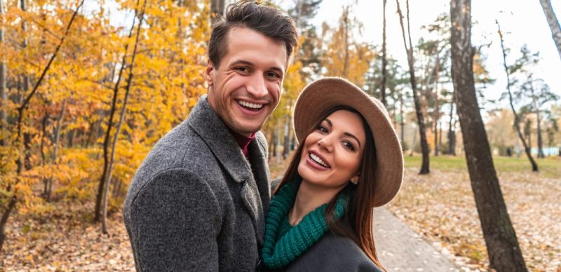 التلميح عن الحب: استراتيجيات لجذب الشريك بلطف