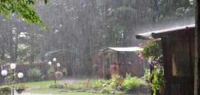 تفسير رؤية المطر في المنام: من الرزق إلى التحديات