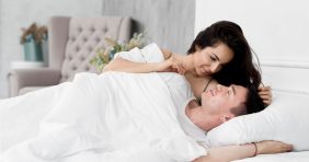 وضعية الفراشة: كيف تعزز المتعة والتواصل في حياتك الزوجية