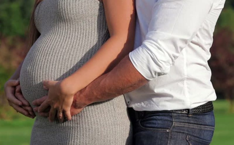الجماع والحمل: متى يكون آمناً ومتى يجب تجنبه؟