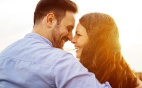 العلاقة الحميمة: سبيلك لحياة زوجية مليئة بالحب والتفاهم