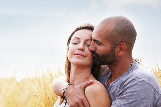 السعادة الزوجية: كيف تتغلب على التحديات وتحافظ على الحب?