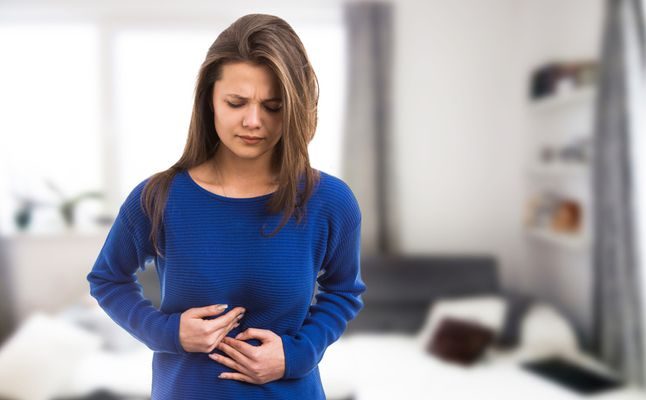 دليل المرأة: أسباب وعلاج انتفاخ البطن بعد العلاقة الزوجية