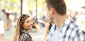 تحليل نظرات الإعجاب: مفاتيح لفهم الإعجاب في لغة العيون