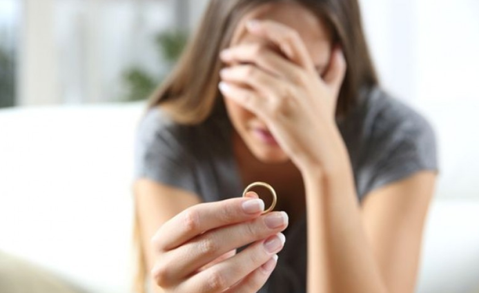 تداعيات الطلاق: قوانين الأحوال الشخصية ودورها في حماية المرأة