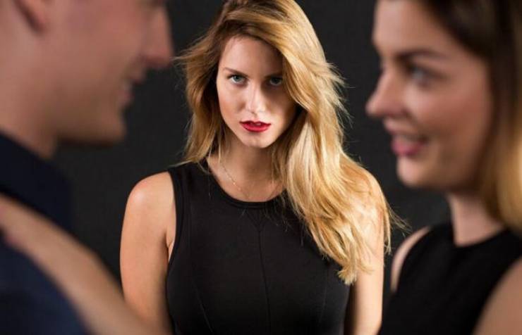 ملامح الوجه تكشف الخيانة: كل ما تحتاج معرفته عن الدراسة المثيرة للجدل