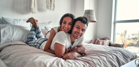 أهمية الحميمية بعد الزواج: لبناء علاقة زوجية متينة