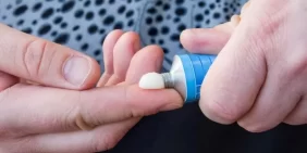 زوجي يستخدم مخدر موضعي: هل الأمر طبيعي؟