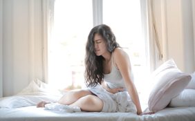 حلول طبيعية وطبية لآلام البطن بعد الجماع: خياراتك المتاحة