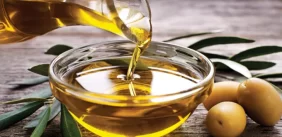 زيت الزيتون كمزلق: هل هو الحل الطبيعي الذي تبحث عنه؟