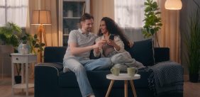 بناء علاقة زوجية: استراتيجيات لتعزيز الحب