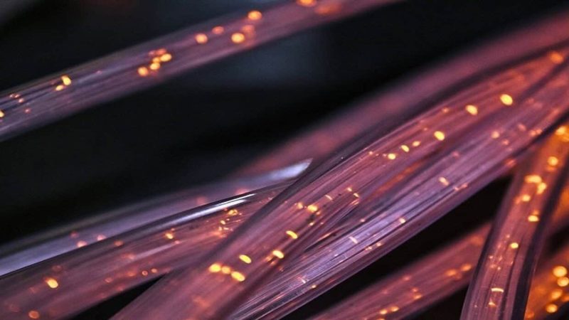 كل ما تحتاج معرفته عن أنظمة الاتصالات الضوئية تحت الماء