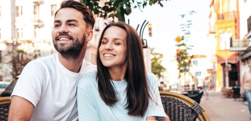 دليلك: مواضيع للنقاش بين المخطوبين لزواج ناجح ومستقبل مشرق