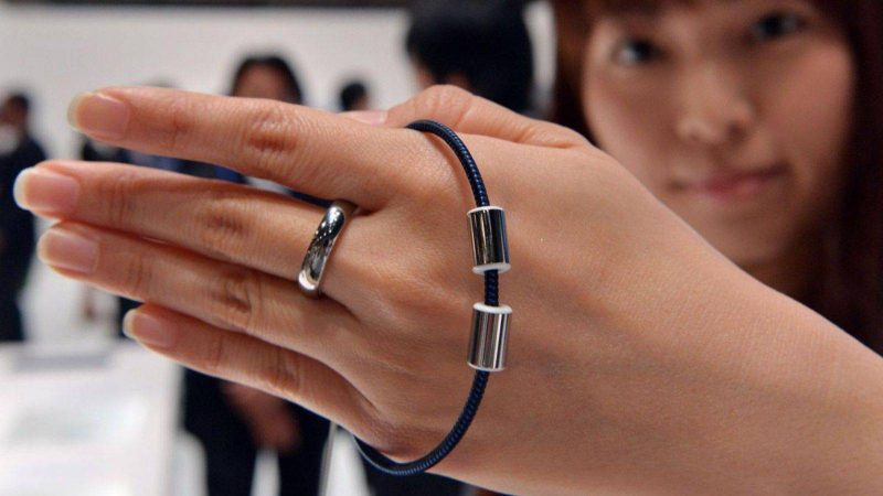 الجواهر الذكية: هل هي مجرد موضة عابرة أم مستقبل الإكسسوارات؟