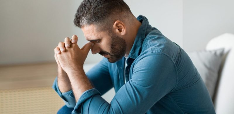 الرجل والطلاق: فهم المشاعر المعقدة والتعامل معها