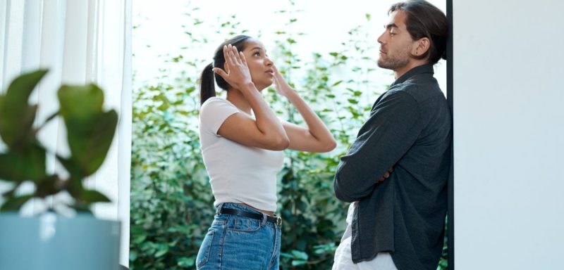الحب بعد الإهمال: كيف توجهين الحديث للزوج المهمل وتجددين العلاقة؟