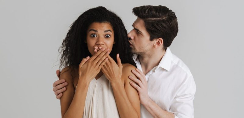 تعزيز الحب: تجاوز مواقف محرجة في الحياة الزوجية بحكمة