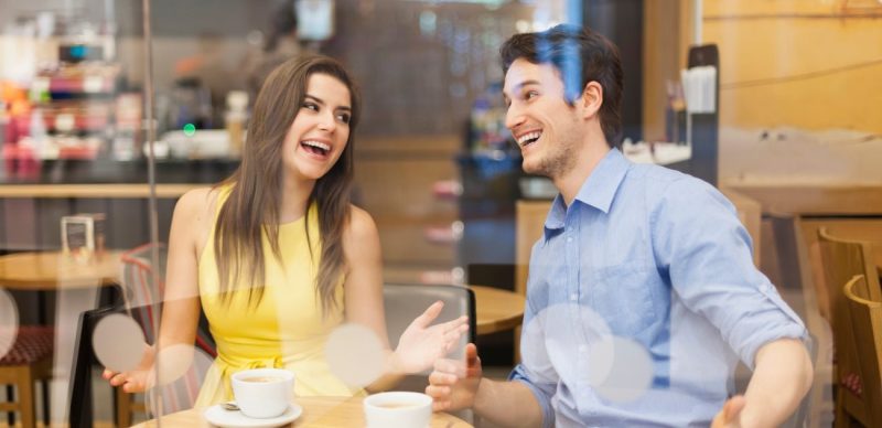 علامات الحب: لغة الجسد والكلام يكشفان مشاعر الرجل