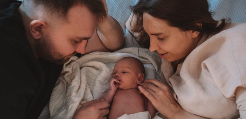 كونوا معًا: أهمية دعم الأب في كل مراحل الحمل والولادة