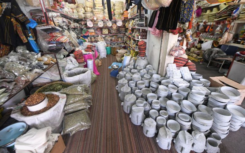 سوق الثلاثاء في أبها: تجربة تسوق فريدة في قلب عسير