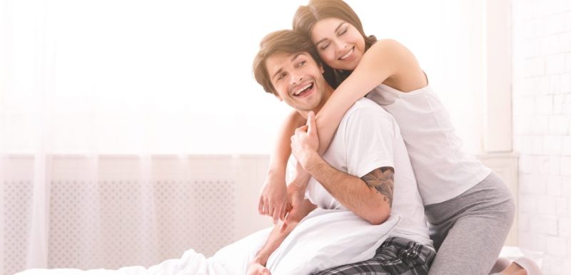 وضعية راعي البقر: متعة، تحكم، وقرب عاطفي في علاقة واحدة