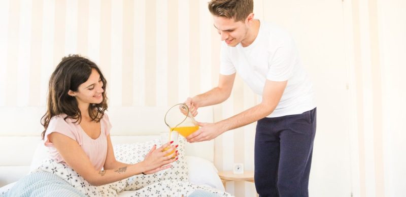 دعم الزوجة خلال الدورة: نصائح تجعل العلاقة أقوى