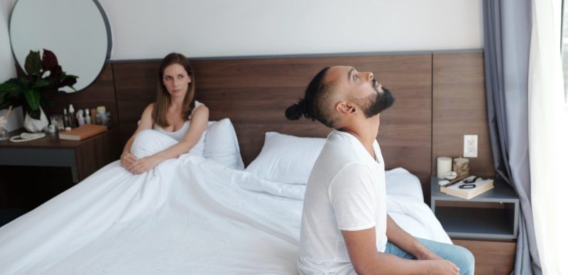 زوجي يشم مني رائحة كريهة.. هل هذه علامة على مشكلة صحية خطيرة؟