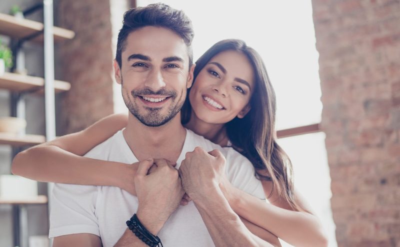 الإثارة الزوجية: فن تدليك كف اليد لإشعال الرغبة