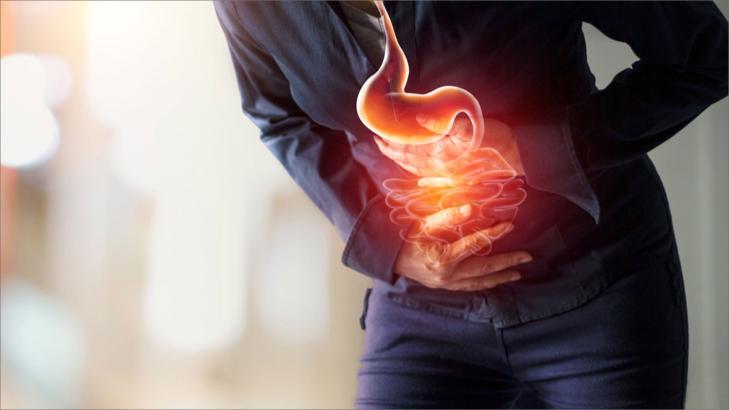 أصوات البطن: فهم الأسباب والحلول الفعالة